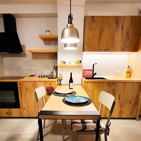 公寓 Beslinda's Cosy Haven - Blloku, *